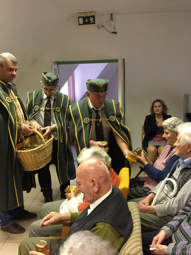 A Fényes-házban járt a Bihari Mézlovagrend 18